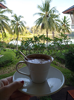кофе на балконе утром