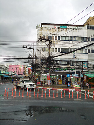 Патонг, улица, знаменитые провода