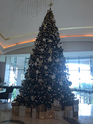 елка в отеле на новый год